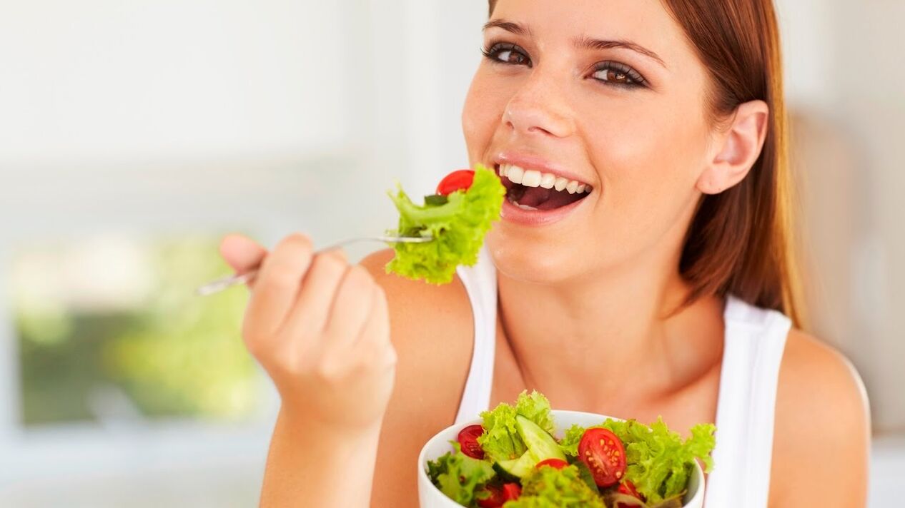 spise grøn salat på en doven kost